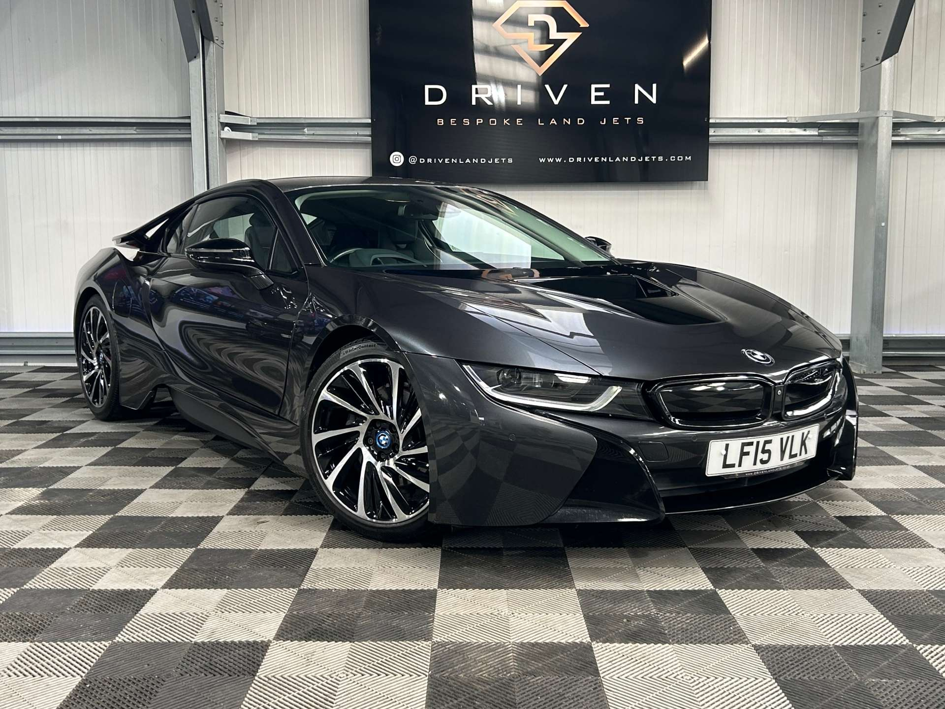 BMW i8