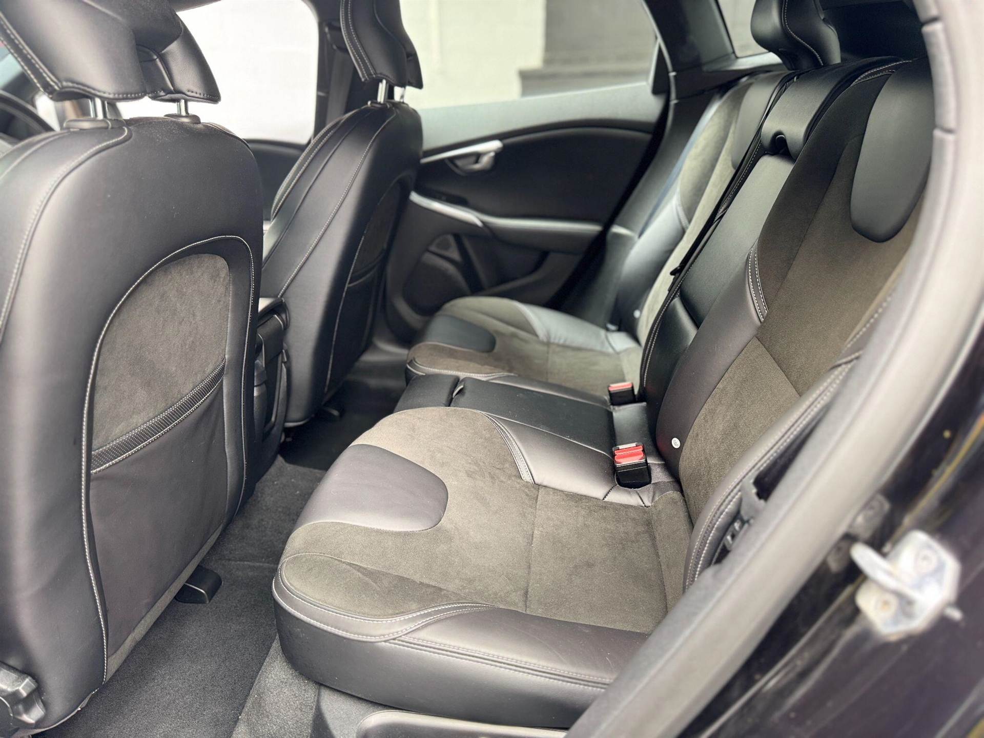 2015 Volvo V40 thumbnail 23