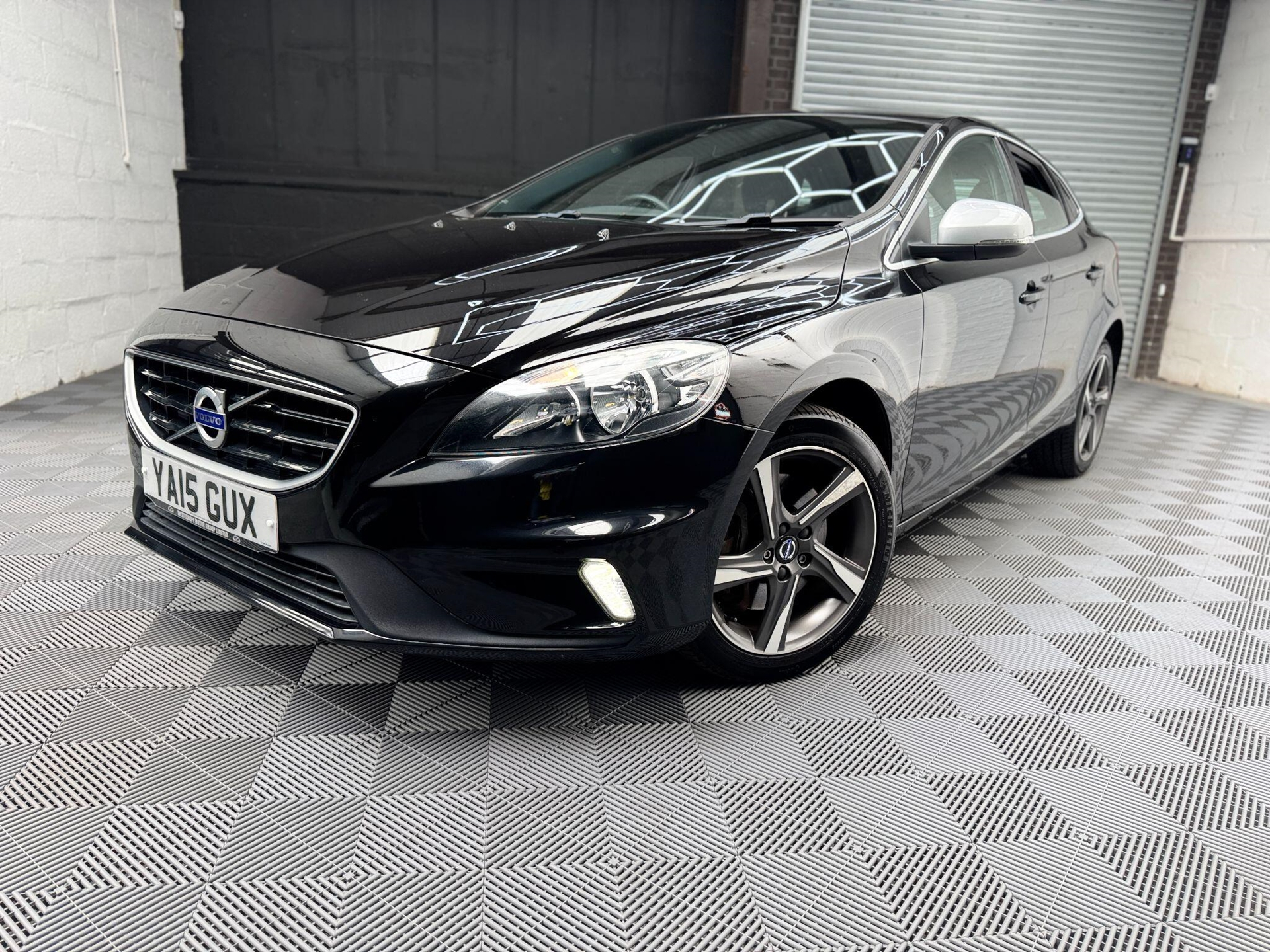 2015 Volvo V40 thumbnail 3