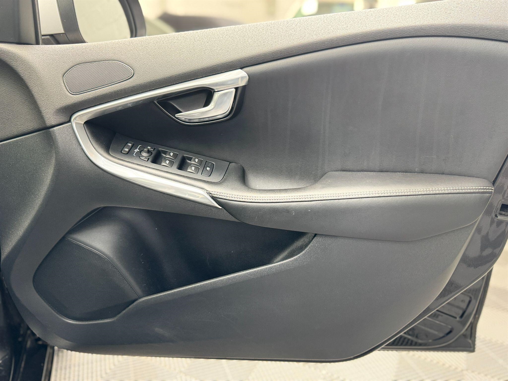 2015 Volvo V40 thumbnail 24
