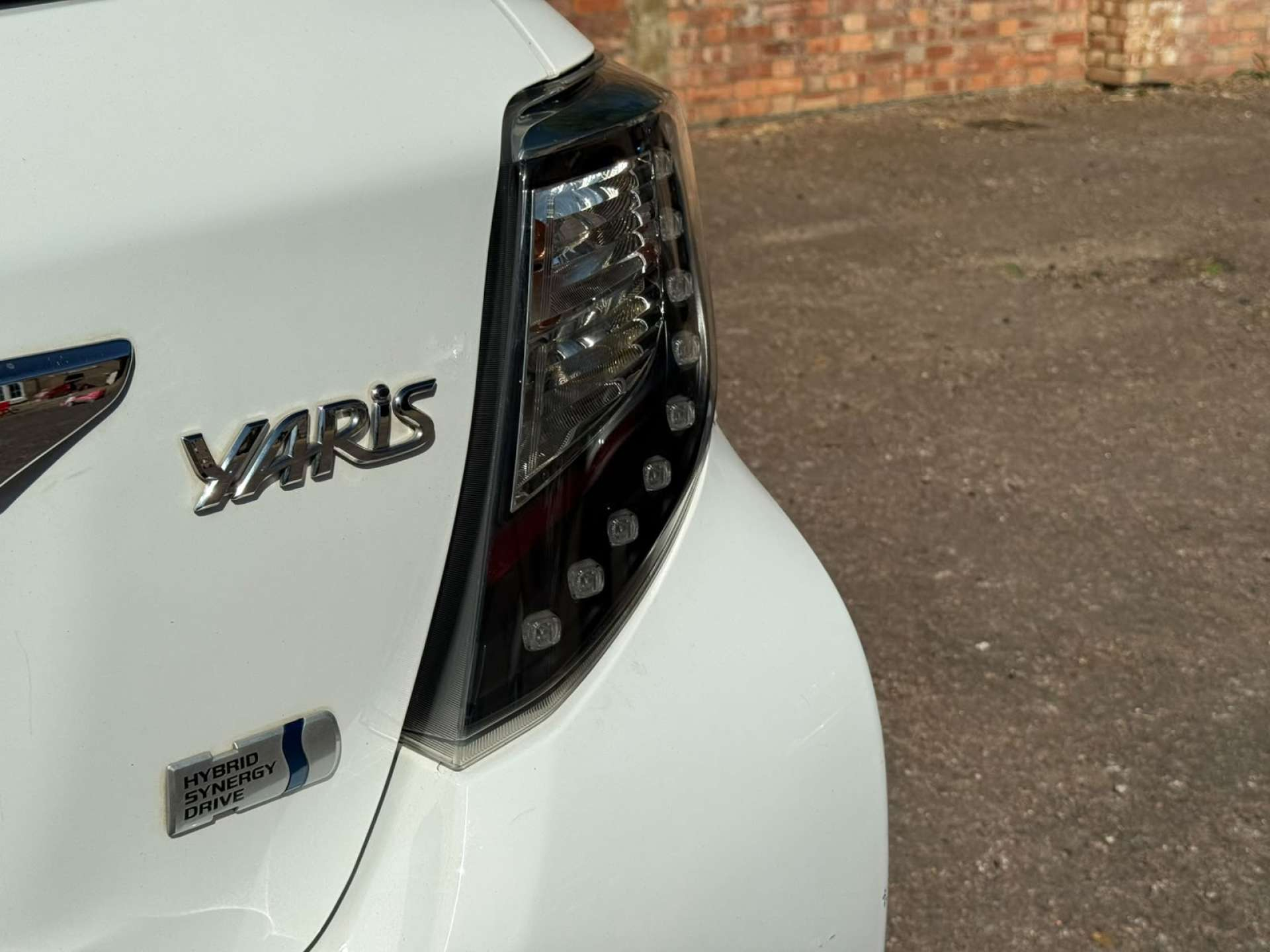 2013 Toyota Yaris thumbnail 19