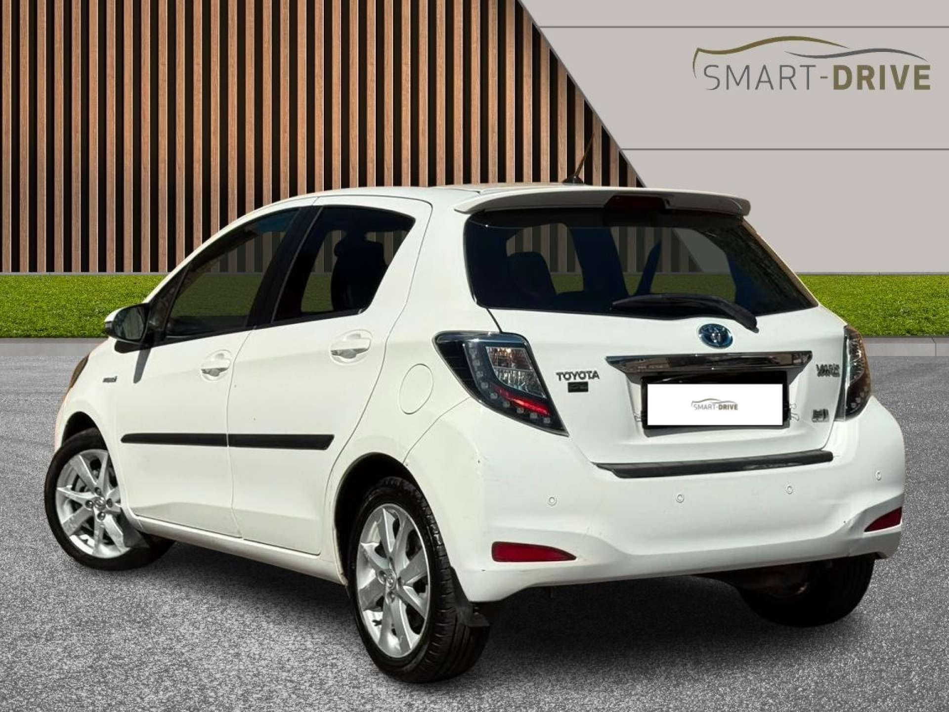2013 Toyota Yaris thumbnail 8