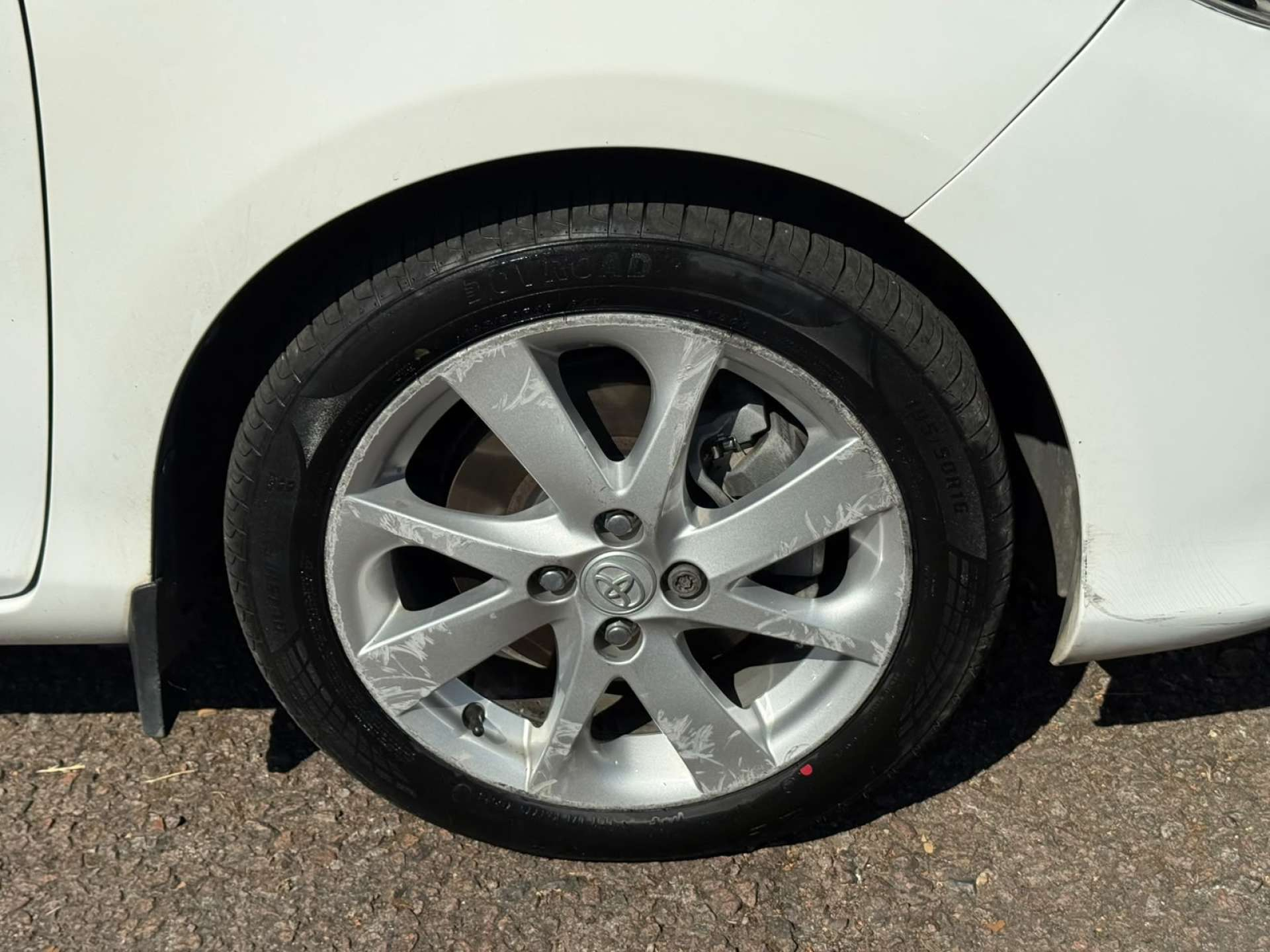 2013 Toyota Yaris thumbnail 9