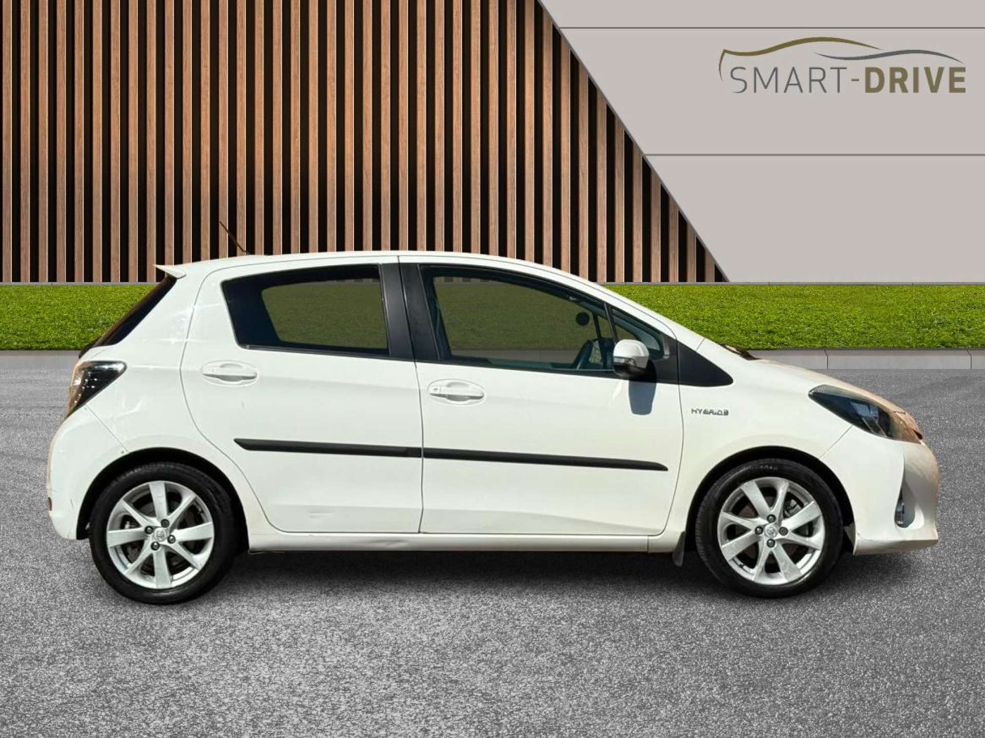 2013 Toyota Yaris thumbnail 5