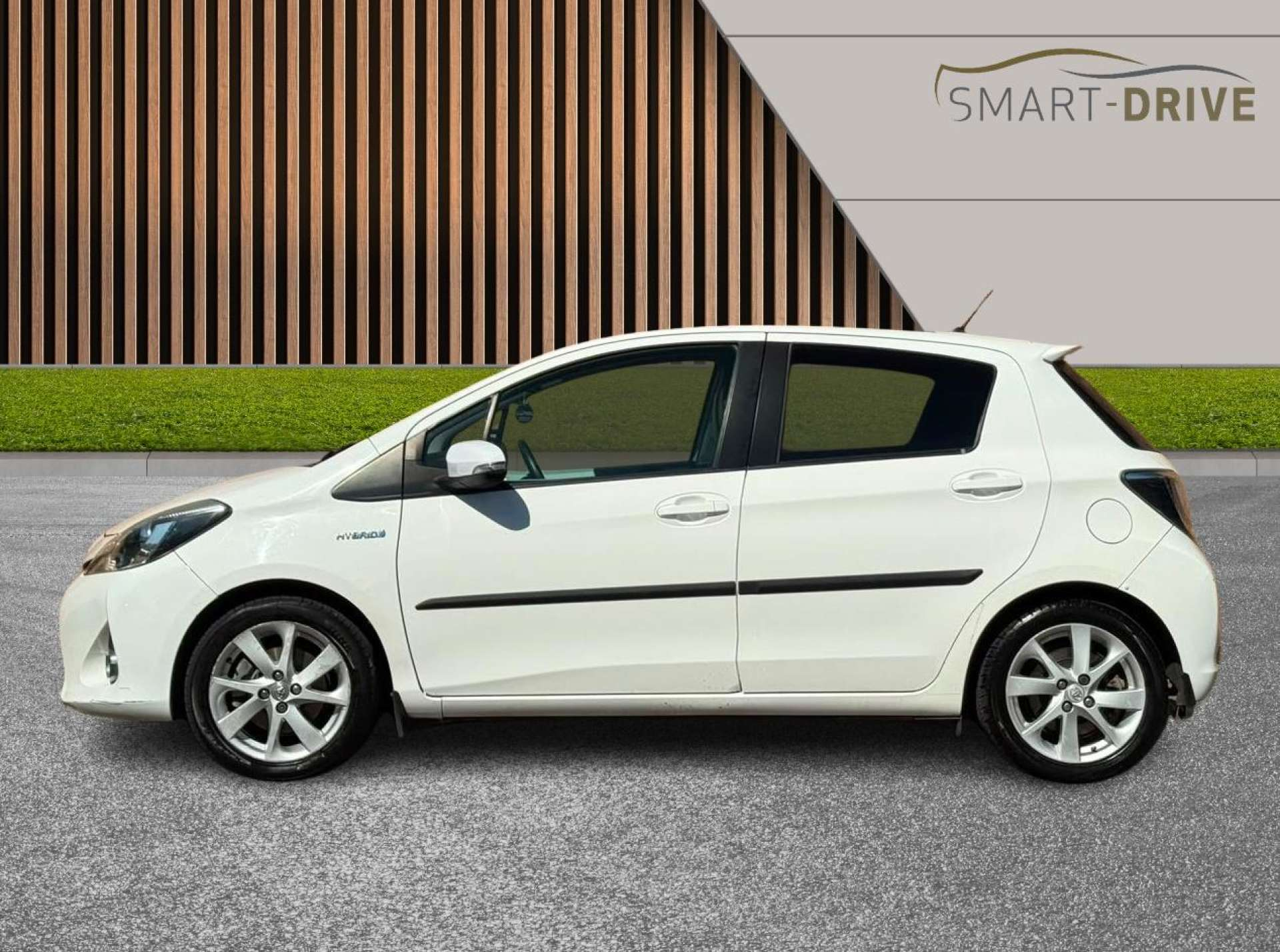 2013 Toyota Yaris thumbnail 2