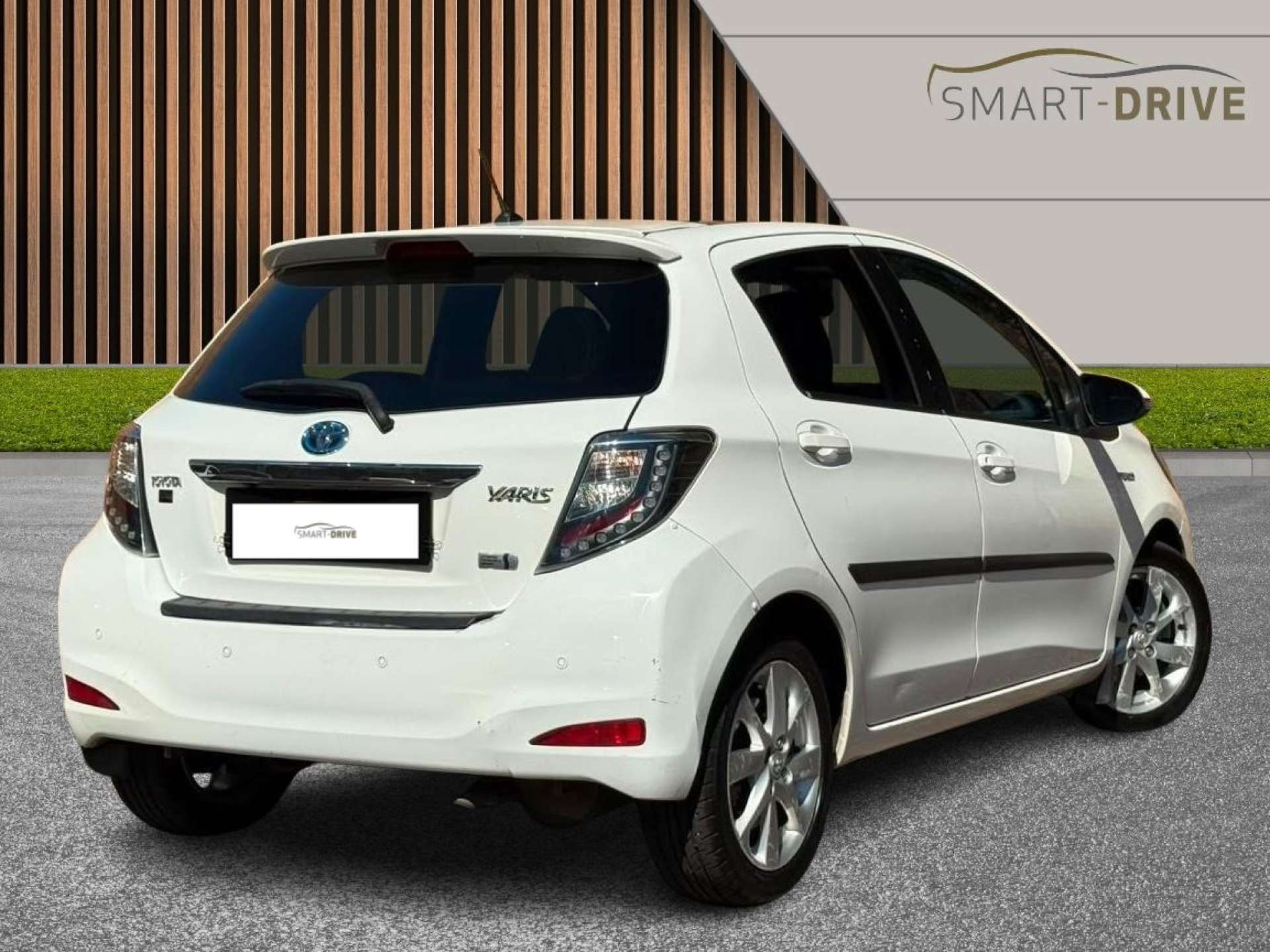 2013 Toyota Yaris thumbnail 6