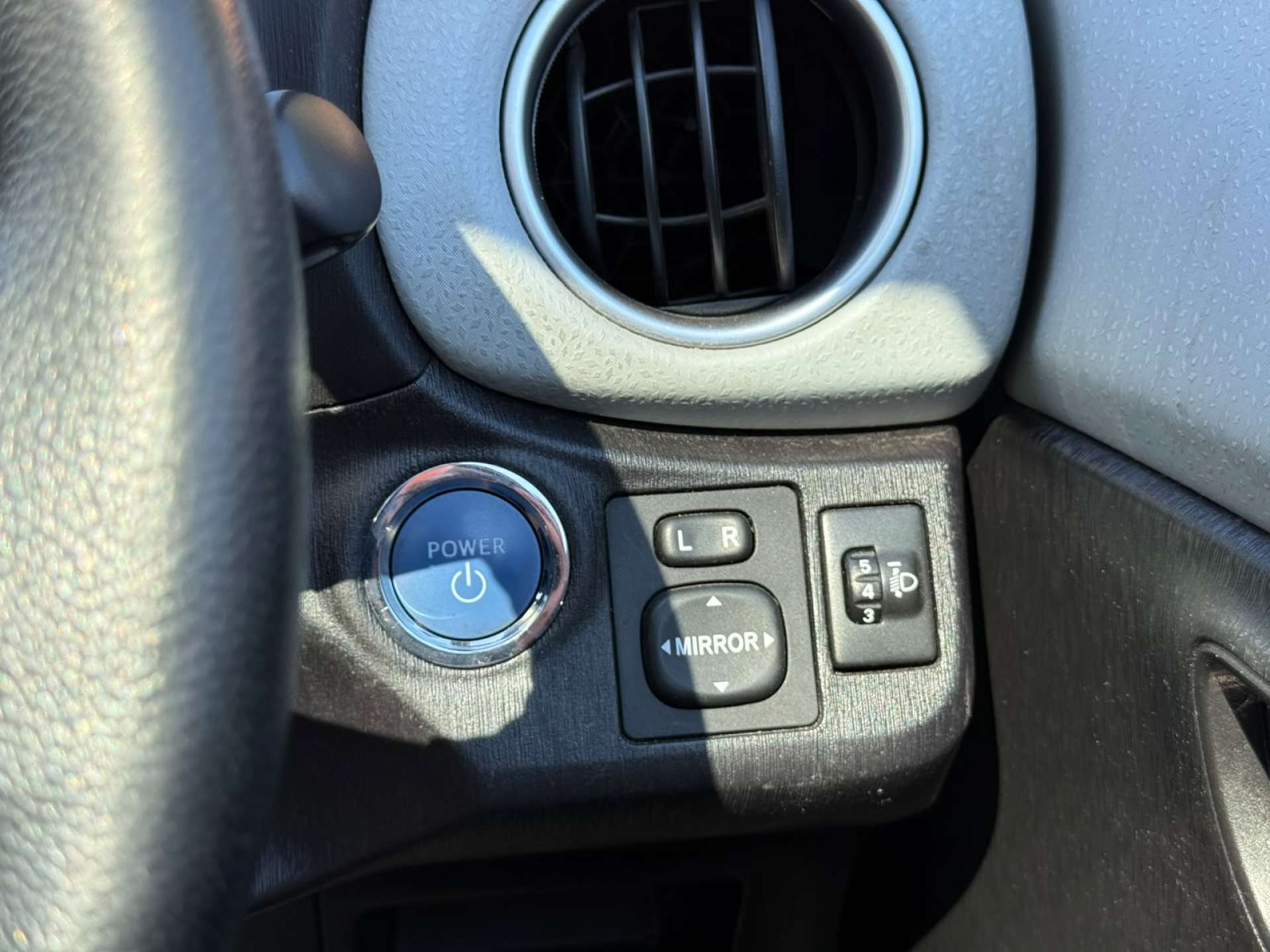2013 Toyota Yaris thumbnail 14